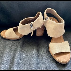 NWOT ‼️ TOMS suede majorca cutout sandals